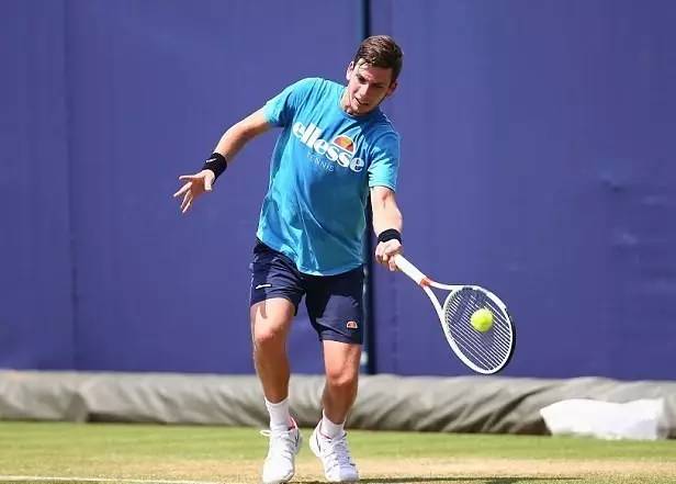 在他麾下的 在他麾下的